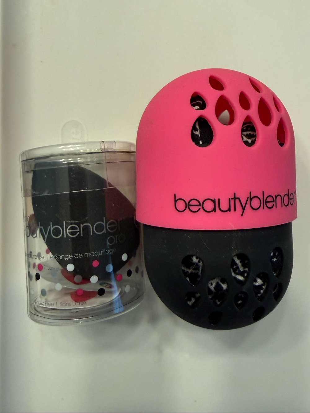 beautyblender Pink & Black Makeup Sponge + Holder